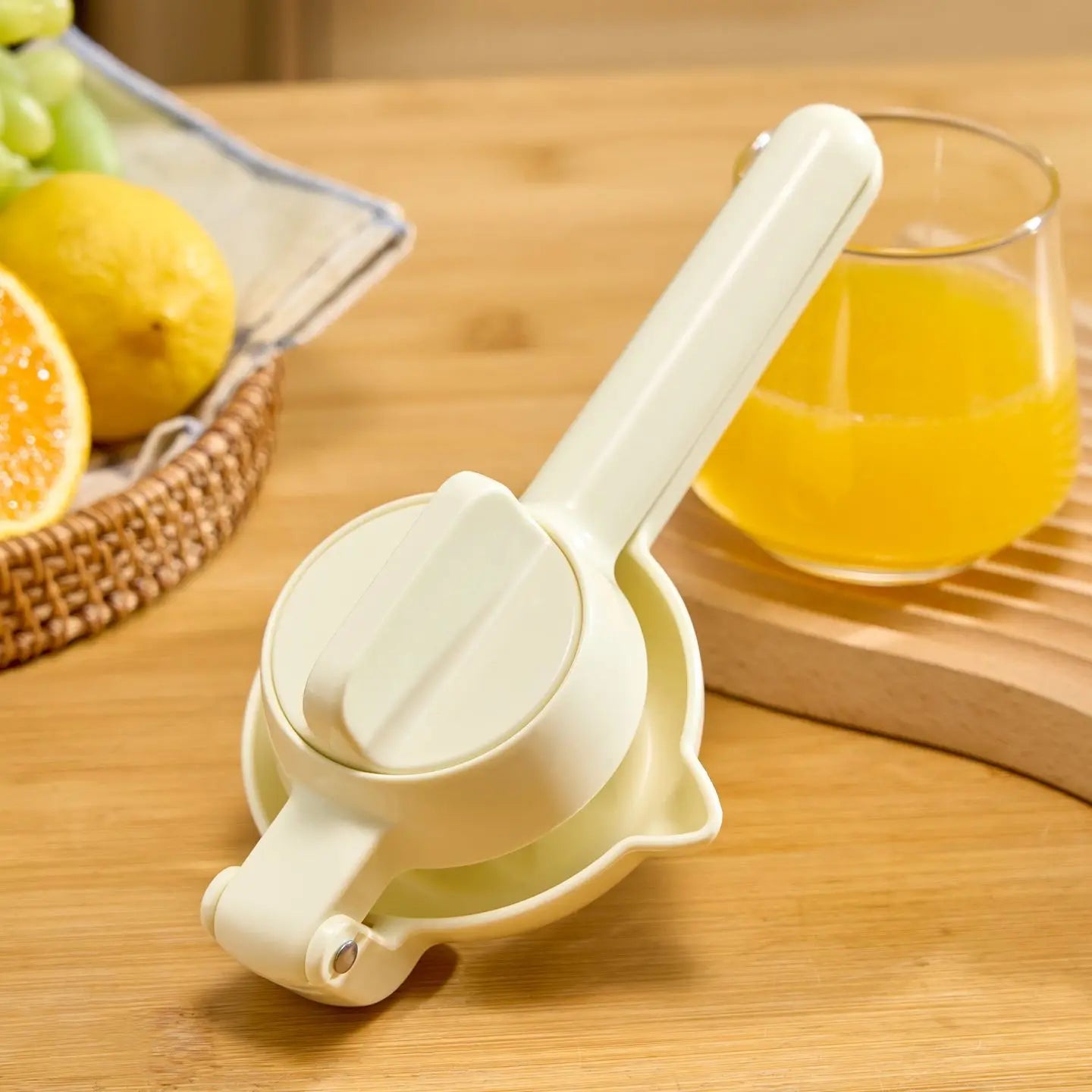 Manual Lemon Squeezer Food Grade Plastic Orange Squeezer Juicer Fruit Juice Press Machine Handle Press Multifunctional Tool