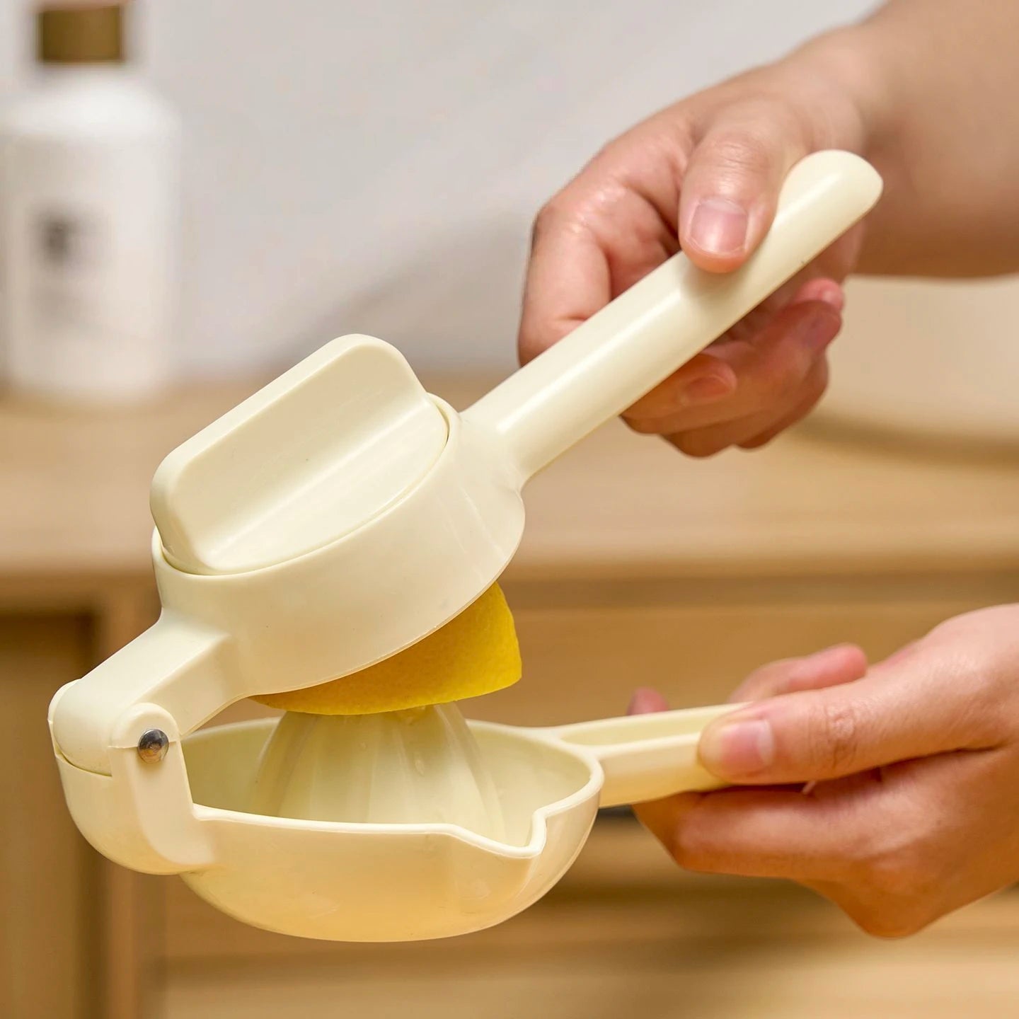Manual Lemon Squeezer Food Grade Plastic Orange Squeezer Juicer Fruit Juice Press Machine Handle Press Multifunctional Tool